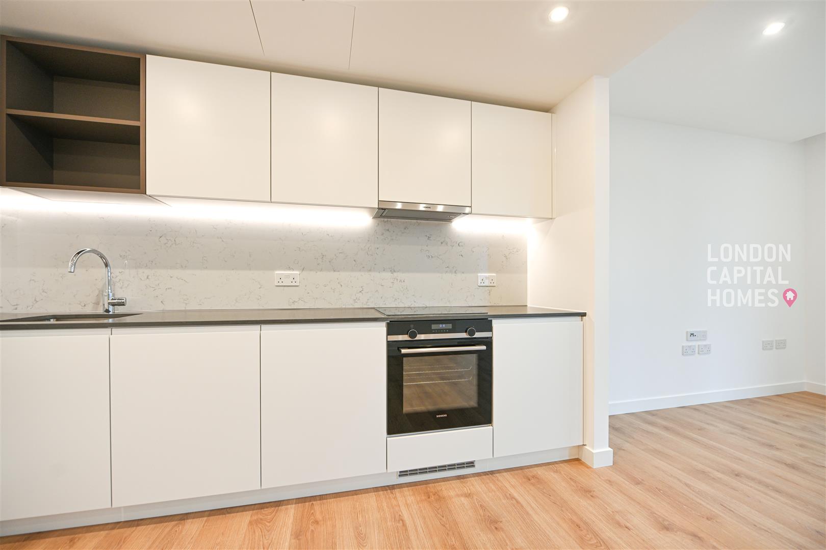 1 bed property in 222 Marsh Wall, LONDON